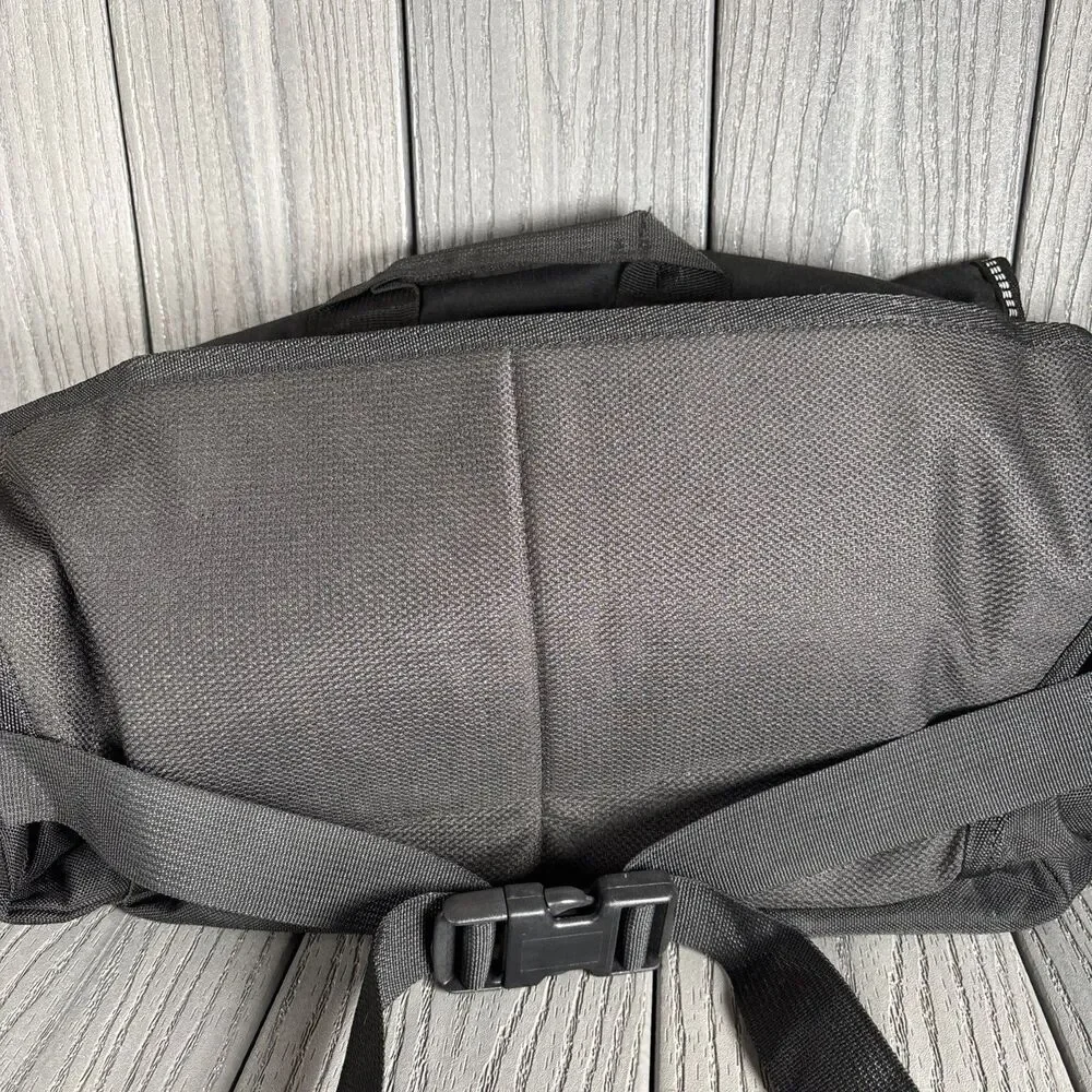 NEW Vintage Messenger Bag Trager USA Seattle Nylon Ripstop Laptop 16 x 12 USA
